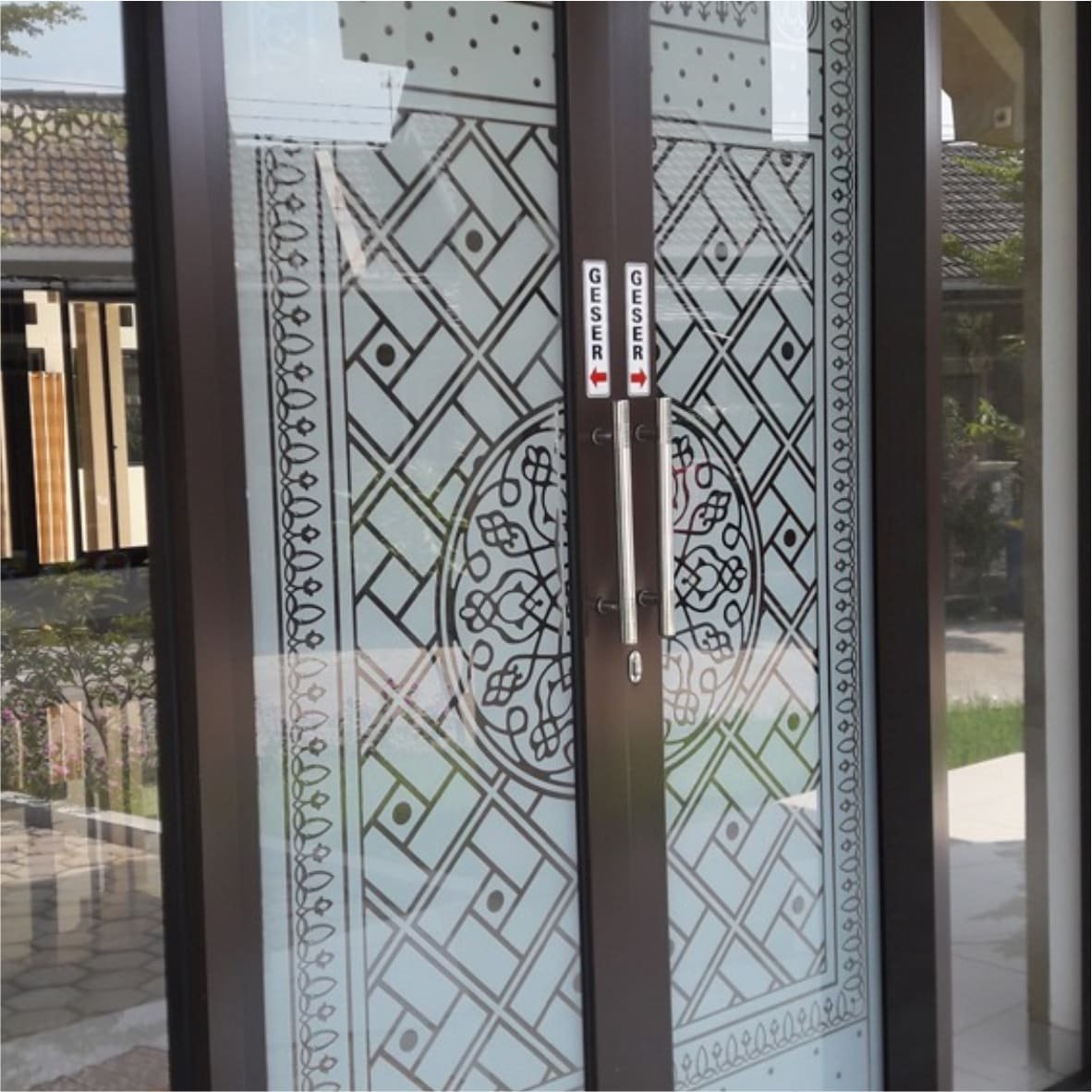 Cutting sticker kaca